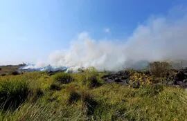 Un incendio de pastizal que ocurrió el domingo último en la zona de San Juan Nepomuceno.