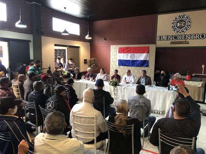 Una de las reuniones informativas sobre el plan de cobro de los exobreros de Itaipú.
