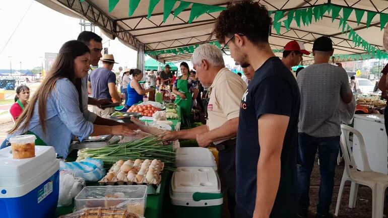 Feria de Agricultura Familiar Consuma lo que Itapúa Produce.