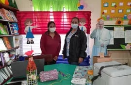 El equipo de profesionales de la Unidad de Salud II se encarga de aplicar las vacunas en la escuela Dr. Peña de Cabañas.