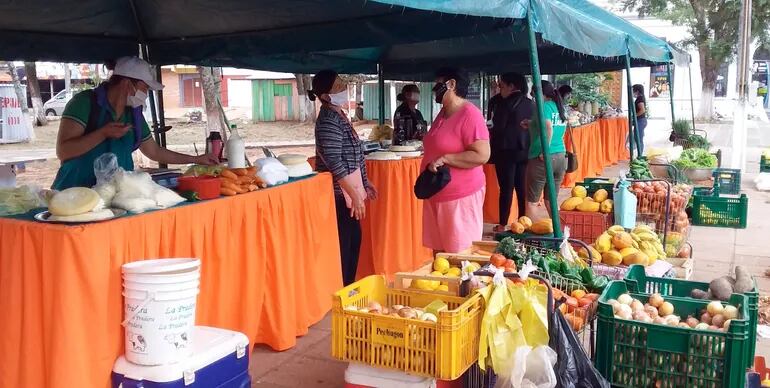 Variedad de productos hortigranjeros ofrecieron durante la feria del viernes y sábado.