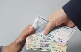 billetes-salario-dinero-91244000000-1767141.jpg