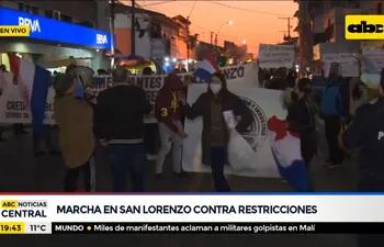 Marcha en San Lorenzo contra restricciones