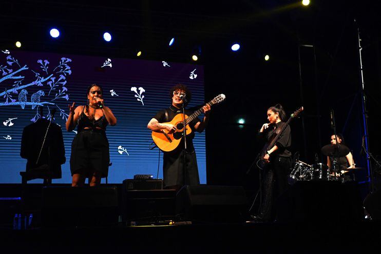 En compañía de "La bandita ko'ygua", el grupo Purahéi Soul brilló en el escenario del AsuJazz. La agrupación presentó sus canciones, poniendo un toque de música folclórica paraguaya a la programación del festival.