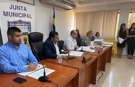 La Junta Municipal de Luque, durante una sesión en la que se había tratado el pedido de interpelación al intendente Carlos Echeverría.