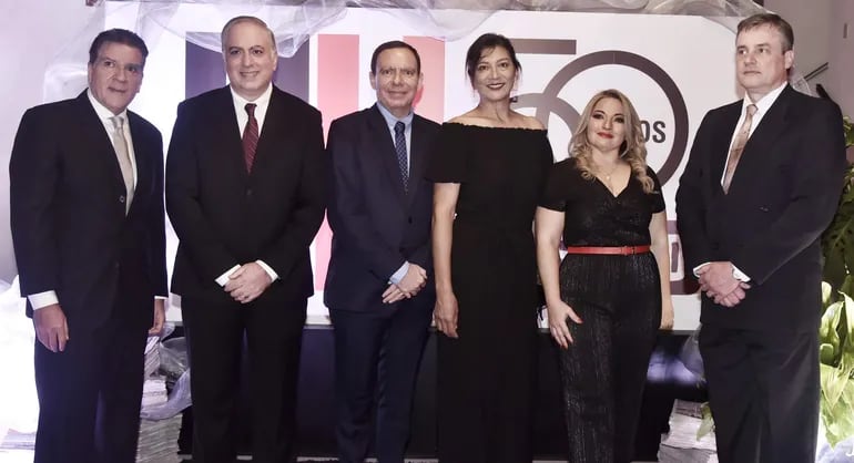 José Buzó, Lucas Balmelli, Emilio Sapienza, Rosa Zaldívar, Nathalia Torres Yubero y Miguel Ángel Riera.