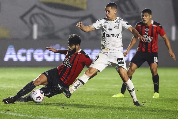 Santos se prepara con una duda en defensa para el juego ante Libertad.