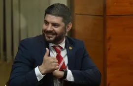 Óscar "Nenecho" Rodríguez, intendente de Asunción, quien no explica dónde están los G. 500 mil millones en bonos.