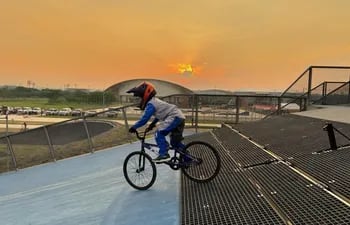 Hoy, en el parque deportivo del Comité Olímpico Paraguayo, se pone en marcha la primera fecha del ciclismo BMX Race.