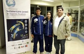 medallistas-dorados-matias-lopez-y-maria-jose-arrua-junto-a-juan-carlos-orihuela-en-la-sede-del-sudamericano--223023000000-530941.jpg