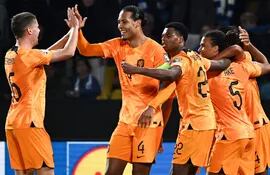 Países Bajos derrotó a Grecia y se acerca a la clasificación