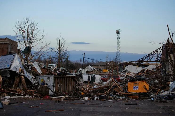 Una serie de tornados devastó la localidad de Mayfield, en Kentucky; Estados Unidos.