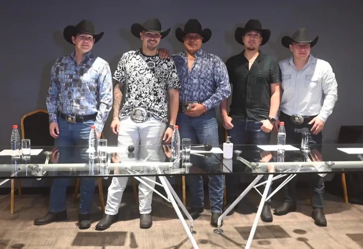 Los integrantes de la agrupación mexicana Bronco ofrecieron hoy una conferencia de prensa, con miras a su presentación en el Cumbia Fest de este sábado.