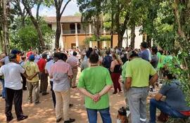 Funcionarios del Jardín Botánico exigieron el lunes pasado la destitución de la directora Maris Llorens.