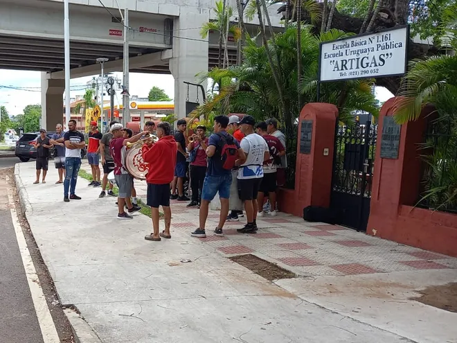Manifestantes exigen mejor calidad de vida para animales del Zoológico de Asunción.
