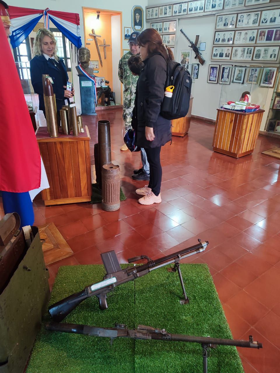 El museo de historia militar “Casa de la Victoria” guarda una colección de armas, utensilios, fotografías, uniformes y banderas de la Guerra del Chaco (1932-1935).