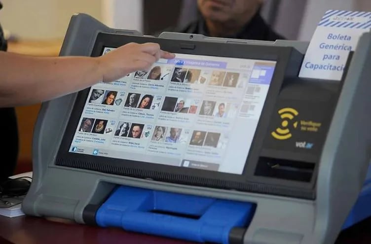 Urna electrónica o máquina de votación del Tribunal Superior de Justicia Electoral (TSJE).