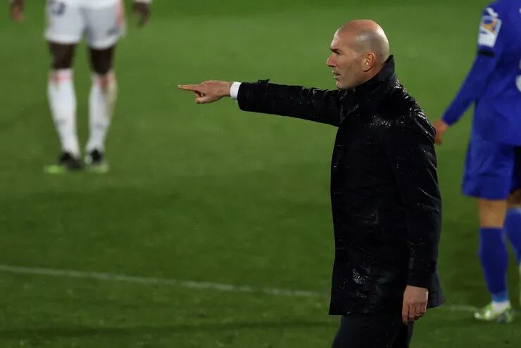 El PSG desmiente contactos con Zinedine Zidane