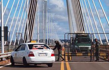 El canciller nacional, Euclides Acevedo, se reune hoy con autoridades argentinas para tratar la reapertura del tráfico internacional a través del puente San Roque González de Santa Cruz.