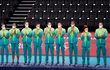 Jugadoras de Brasil posan con la medalla de plata durante la ceremonia de premiación de voleibol femenino en los Juegos Olímpicos 2020, este domingo en la Arena Ariake de Tokio (Japón).