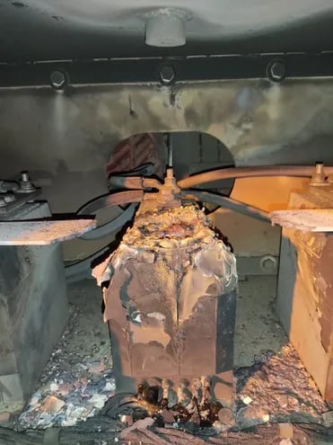 Transformador del motor del molino chino de Engineering que se quemó totalmente.