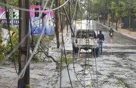 La tormenta causó grandes daños al tendido eléctrico en toda Asunción.