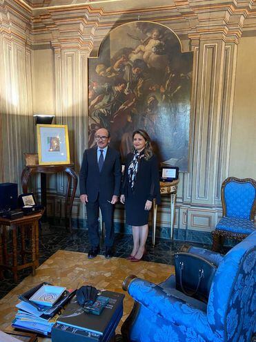 Federico Cafiero Di Raho, procurador nacional antimafia, con la ministra de Justicia Cecilia Pérez Rivas, en su visita a Italia,