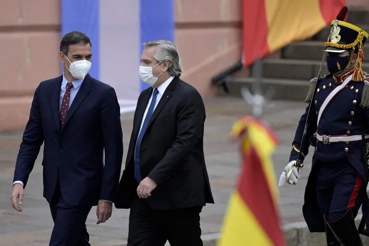 El Jefe de Gobierno de España, Pedro Sánchez y el presidente de Argentina, Alberto Fernández abogaron este miércoles para que se liberalicen las patentes de las vacunas contra la covid-19.