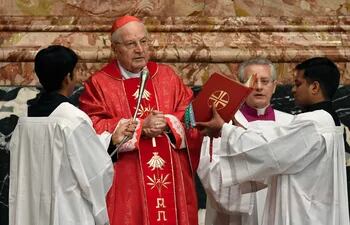 El cardenal italiano Angelo Sodano, número dos del Vaticano en los pontificados de Juan Pablo II y Benedicto XVI y envuelto en varias polémicas que sacudieron a la Iglesia, falleció el viernes a los 94 años en Roma, anunció el Vaticano el sábado.