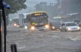 Nuevamente se vienen las lluvias, luego de las precipitaciones que causaron estragos en Asunción hace dos semanas. (Foto archivo).