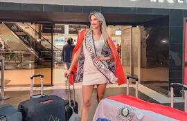 Leah Ashmore partió hoy rumbo a New Orleans, Estados Unidos, para representarnos en el certamen Miss Universo.