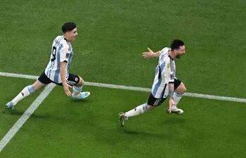 Festejo de Lionel Messi tras conseguir el primer gol de Argentina en el partido ante México