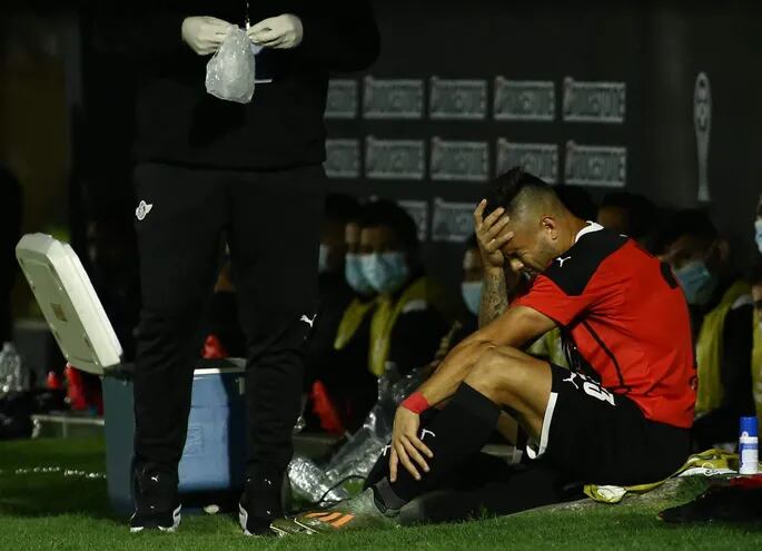 Héctor  Villalba  sufrió una lesión muscular. AFP