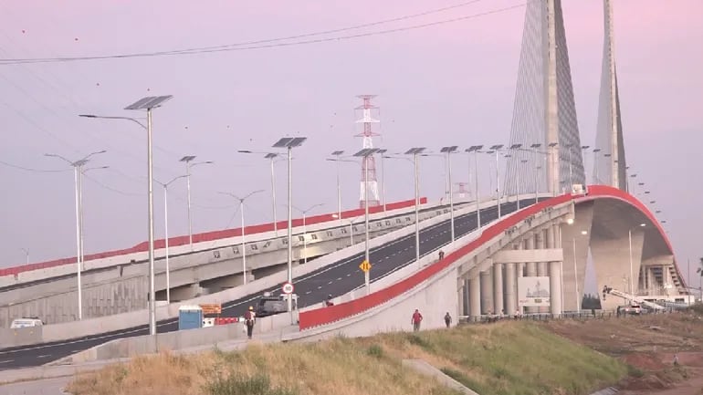 El Puente Héroes del Chaco se encuentra en su etapa final y sería habilitado el 1 de marzo, según el MOPC.