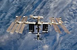 la-estacion-espacial-internacional-es-un-laboratorio-y-centro-de-investigacion-que-orbita-la-tierra-y-en-el-cual-hay-astronautas-internacionales-todo-201225000000-1035697.jpg