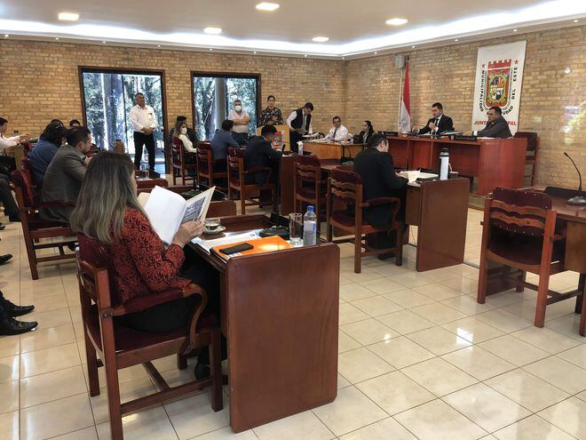 Los concejales durante la sesión ordinaria de este miércoles en la Junta Municipal de Ciudad del Este.