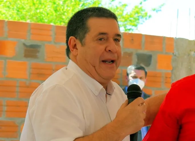 En una sola operación, el expresidente Horacio Cartes recibió US$ 3 millones en efectivo en una de sus cuentas bancarias.