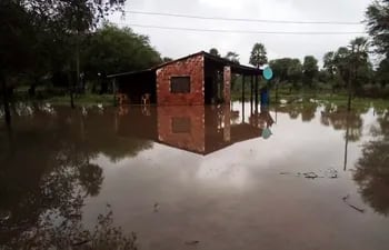 Tras las lluvias, la mayoría de las casas están inundadas y las familias urgen asistencia en la zona.