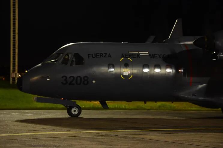 Avión de la Fuerza Aérea Mexicana, que llegó con 150.000 dosis donadas para Paraguay.