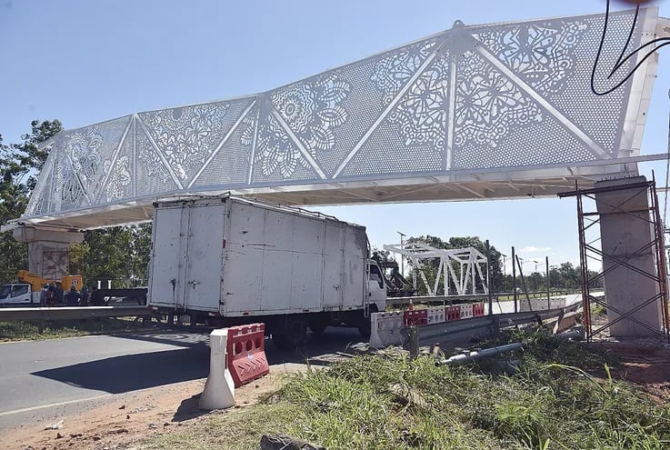 La pasarela peatonal ñandutí no pudo costar más de 500.000 dólares, según técnicos.