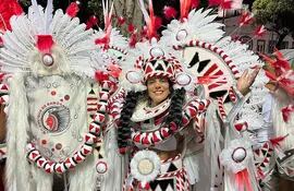 Feliz. Nora Ruoti desfilo con la Escuela de Samba Salgueiro, en el Carnaval de Río.