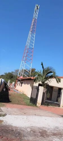 Pobladores de Paraguarí piden de rrib ar antenas de telefonía móvil, porque transgrede ordenanza municipal.