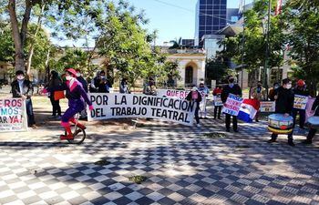 Movilización en reclamo de subsidio a los artistas, Asunción, Paraguay.