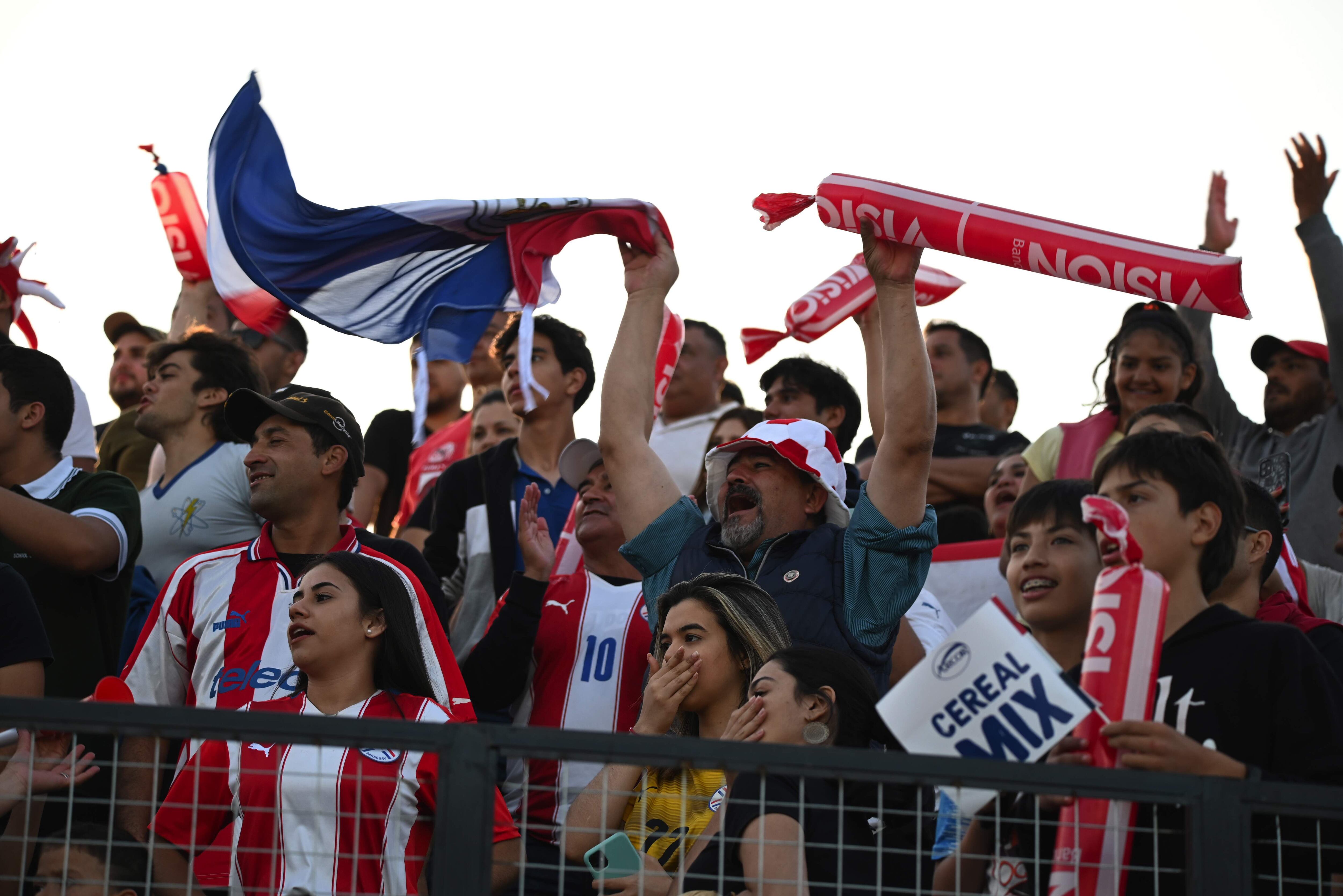 Un estadio repleto acompañó ayer a la Selección Paraguaya en el Comité Olímpico Paraguayo