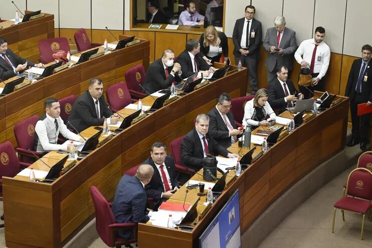 La Cámara de Senadores en sesión extraordinaria llevada a cabo el pasado jueves 3, dio media sanción al proyecto de ley que crea el Ministerio de Economía y Finanzas.
