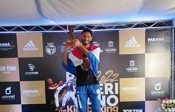 Angel Báez, el paraguayo campeón panamericano de kickboxing.