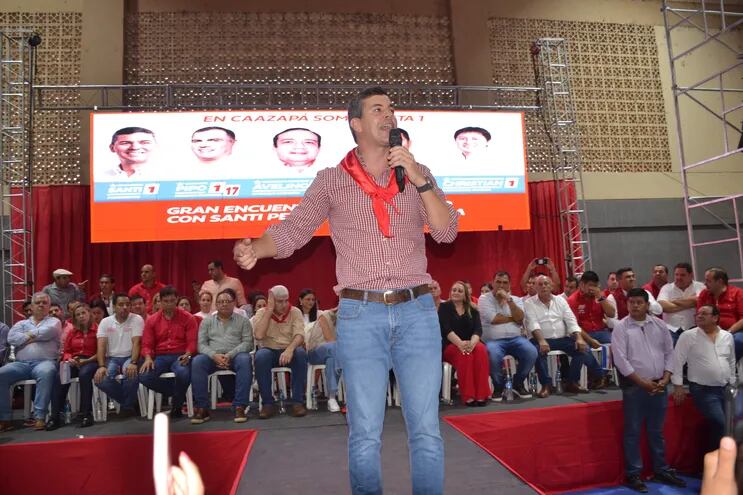 En Caazapá, Santiago Peña prometió cargos para los candidatos que no lleguen a ser electos.