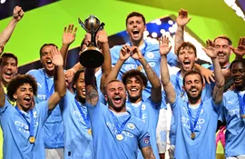 Los futbolistas del Manchester City celebra con el título de campeón la conquista del Mundial de Clubes 2023.
