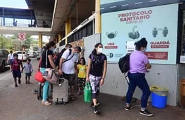 Fotografía hecha en la Terminal de Asunción el martes 22 de diciembre de 2021.