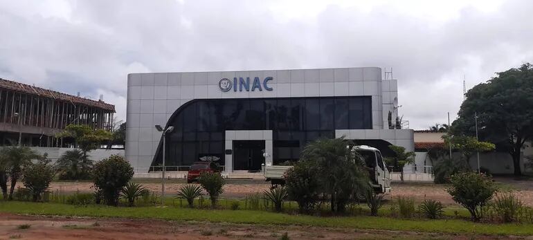 Sede del Instituto Nacional de Aeronáutica Civil (INAC), que depende de la Dinac.